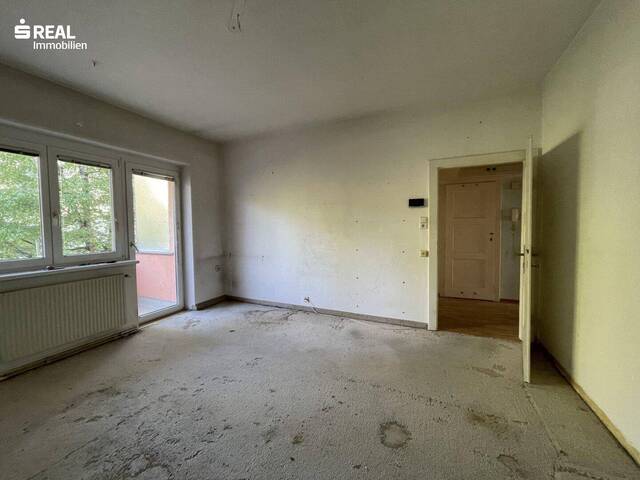 Immobilie in Salzburg - Sanierungsbedürftige 2-Zimmer-Wohnung mit Balkon in Salzburg - Bild 0
