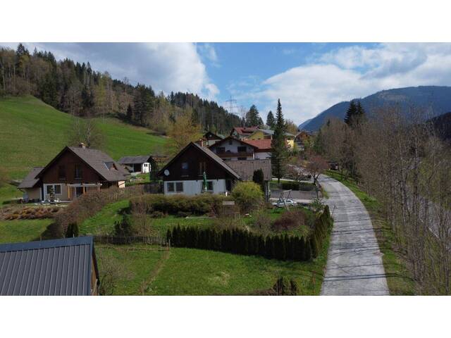 Immobilie in Pyhrn - Renovierungsbedürftiges Einfamilienhaus in sonniger Lage mit südseitiger Terrasse und Garage und Keller - Bild 1
