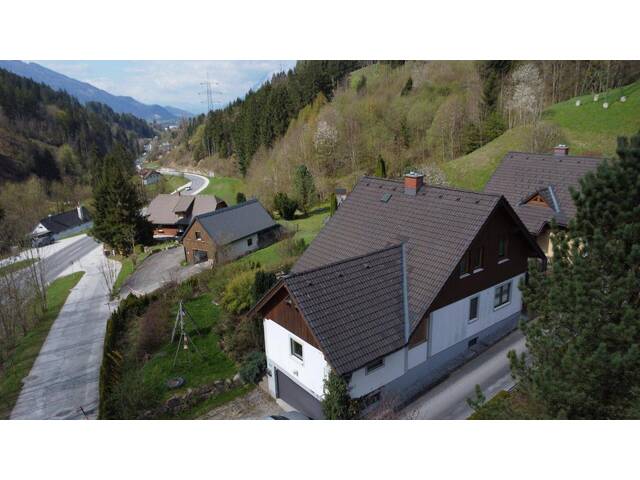 Immobilie in Pyhrn - Renovierungsbedürftiges Einfamilienhaus in sonniger Lage mit südseitiger Terrasse und Garage und Keller - Bild 2