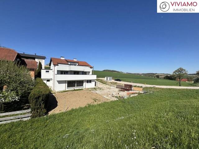 Immobilie in Wallern an der Trattnach - TOP 2 - Erstbezug: geräumige Terrassenwohnung mit Grünblick in Wallern an der Trattnach (Breitwiesen)! - Bild 1