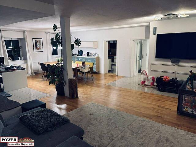 Immobilie in Mühlheim am Inn - Modernisiertes Zweifamilienhaus mit Garage und großzügiger Halle! - Bild 1