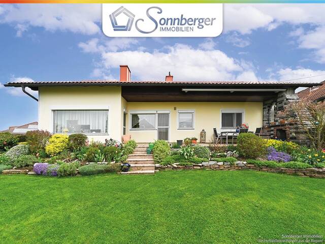 Immobilie in Langenstein - AUSSICHTSREICH – Bungalow mit Weitblick, Pool & Ausbaureserve in Langenstein - Bild 0