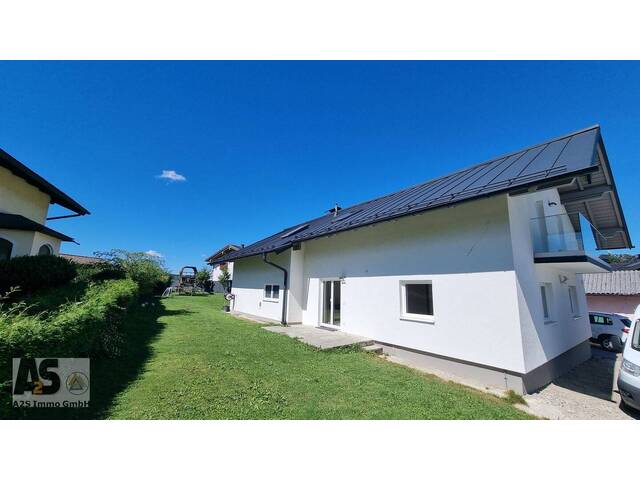 Immobilie in Mattsee - Haushälfte im Zentrum v. Mattsee: sonnige und ruhige Lage, Seeblick vom Balkon, 120 m², 5 Zimmer - Bild 3