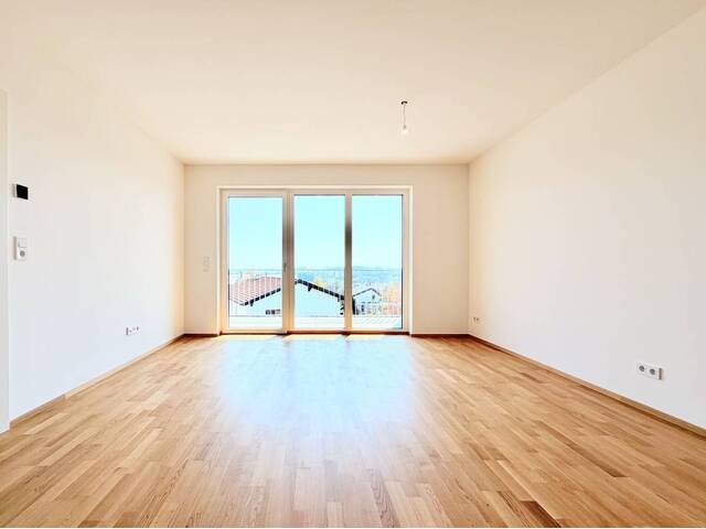 Immobilie in Hofkirchen im Traunkreis - Moderne 2-Zimmer-Eigentumswohnung mit großzügigem Balkon – Erstbezug in Hofkirchen - Bild 1