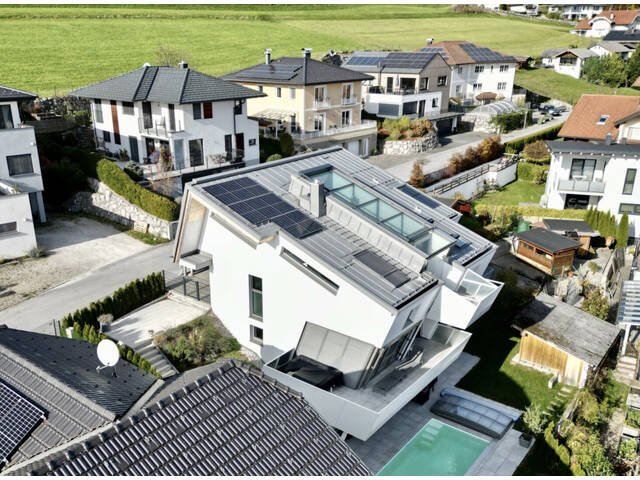 Immobilie in Seeham - Modernes Architektenhaus mit Seeblick - Bild 0
