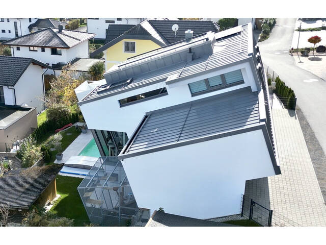 Immobilie in Seeham - Modernes Architektenhaus mit Seeblick - Bild 1