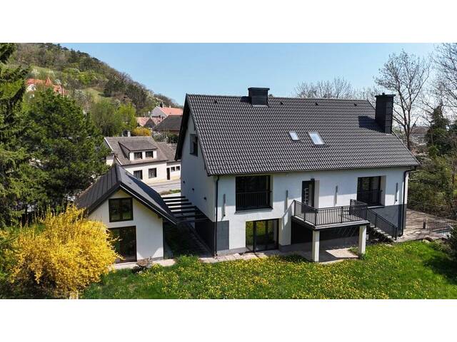 Immobilie in Willendorf - Großzügiges Familienhaus mit parkähnlichem Grundstück und Bachlage - Bild 2