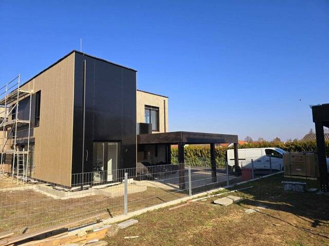 Immobilie in Zwölfaxing -   Das letzte von 4 Häusern   Modern ausgestattetes Einfamilienhaus   Neubau   NÄHE WIEN   Raumhöhe 3,00m   4 Zimmer   Wohnessküche ca. 60m²   WFL 155m²   Carport ca. 44m² - Bild 2
