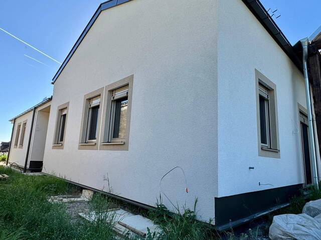 Immobilie in Prellenkirchen - Exklusives Liegenschaft mit zwei Wohneinheiten, Pool, Zwei Terrassen und hochwertiger Ausstattung 20 Minuten von Bratislava und nahe Wien - Bild 3