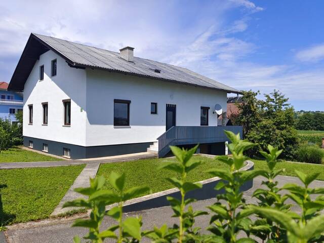 Immobilie in Wörth an der Lafnitz - Natur trifft Lebensqualität in Thermenregion! Gemütliches Einfamilienhaus in sonniger Ruhelage mit traumhaftem Ausblick und großem Gartenhaus - Bild 0