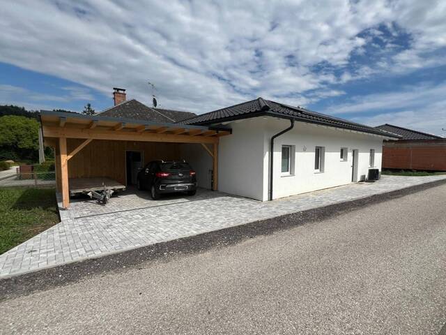 Immobilie in Ampflwang - Traum-Bungalow Erstbezug zum kleinen Preis barrierefrei mit XL-Terrasse, Erstbezug, Photovoltaikanlage & Doppelcarport in 1A Lage in Ampflwang am Hausruck - Bild 0
