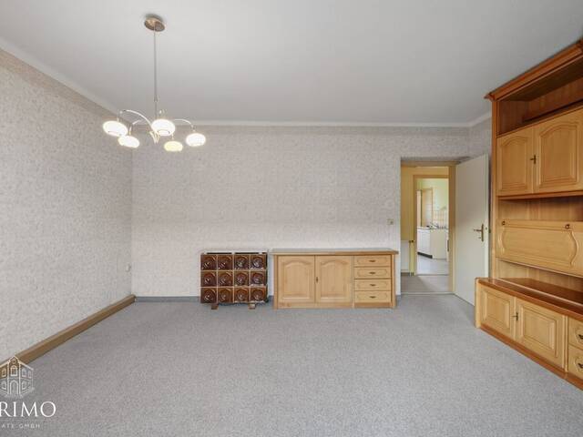 Immobilie in Traun - Sanierungsbedürftige 2,5-Zimmer-Wohnung mit Loggia & Parkplatz - großes Potenzial in Traun - Bild 2
