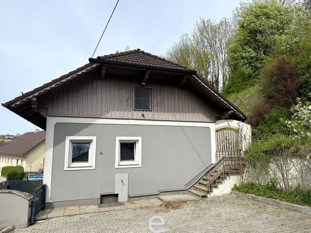 Immobilie in Steinerkirchen an der Traun - Großzügiges Einfamilienhaus mit XXL-Doppelgarage & viel Potential in Steinerkirchen an der Traun - Bild 1