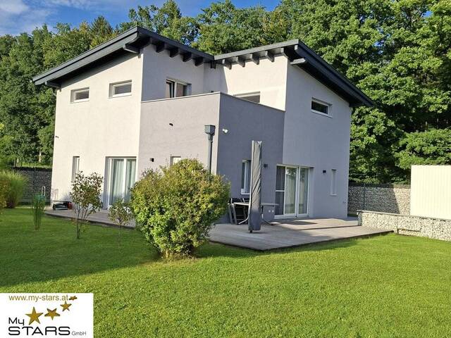Immobilie in Palting - neuer Kaufpreis: Gepflegtes Zuhause nahe dem Mattsee mit großem Garten, Dachterrasse und Doppel-Carport! - Bild 0