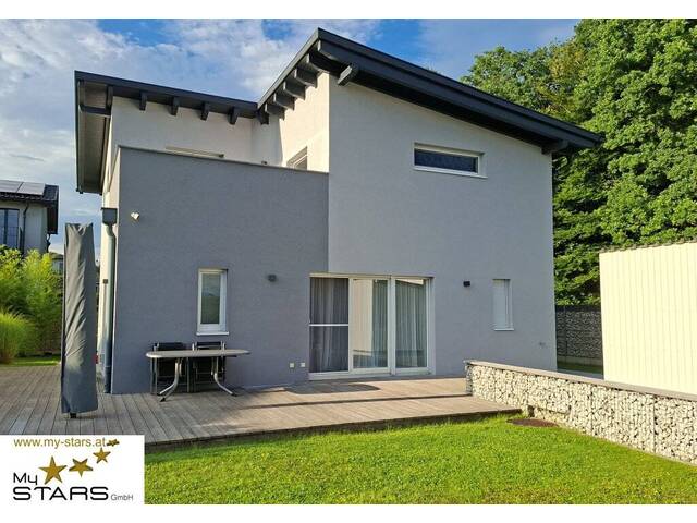 Immobilie in Palting - neuer Kaufpreis: Gepflegtes Zuhause nahe dem Mattsee mit großem Garten, Dachterrasse und Doppel-Carport! - Bild 2