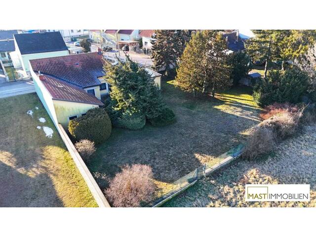 Immobilie in Oberhausen - NEUER PREIS - AUFGEPASST! Über 1.000 m² großes Grundstück mit Einfamilienhaus in optimaler Lage und TEILUNGSPOTENZIAL - Bild 2