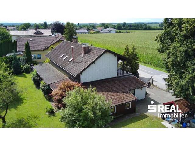 Immobilie in Burgkirchen - Großzügiges Einfamilienhaus mit großem Garten & Teilungsmöglichkeit in 5274 Burgkirchen - Bild 1