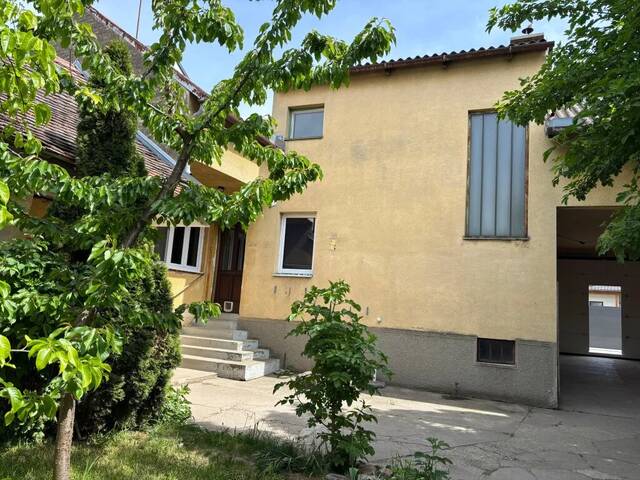 Immobilie in Unterstinkenbrunn - Rustikaler Landsitz mit malerischem Innenhof und zwei großen Stadln auf 1300m² Grundstück - Bild 0