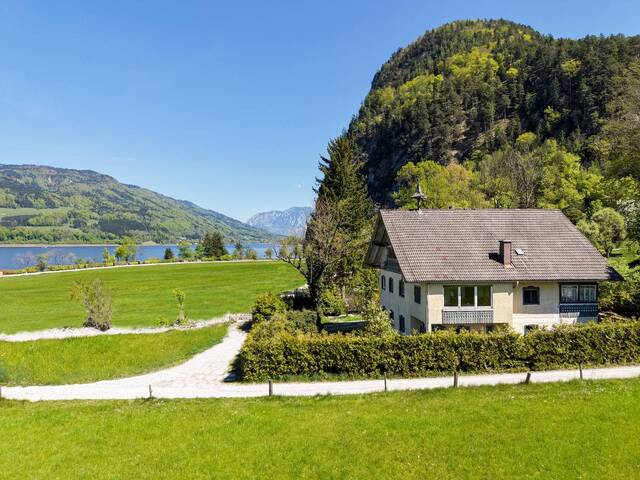 Immobilie in Oberburgau - Rarität am Mondsee, Platz für Visionen: Idyllisches, renovierungsbedürftiges Anwesen mit eigenem Badeplatz und Steg - Bild 3