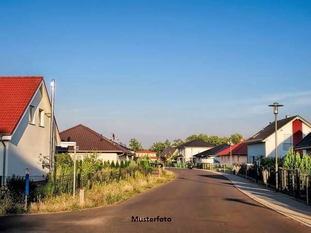 Immobilie in Puchberg am Schneeberg - Rohbau mit viel Potenzial: Haus mit Wintergarten, Dachterrasse und Pool - Bild 0