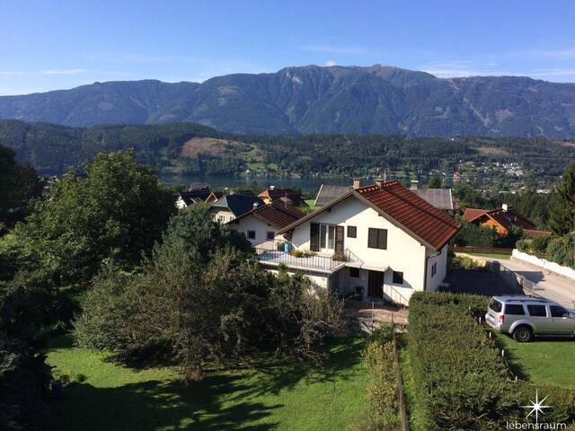 Immobilie in Seeboden am Millstätter See - Wohntraum mit Seeblick: Renovierte 2-Zimmer-Wohnung in Seeboden. Stellplätze vor der Türe. Abstellraum und Keller. - Bild 1
