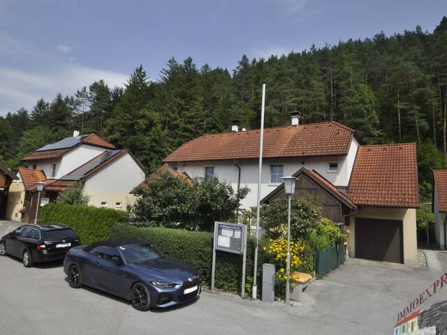 Immobilie in Hohenberg - Wohnen wie im Urlaub - Wunderschöne Doppelhaushälfte mit gepflegten Garten in Hohenberg - Bild 0