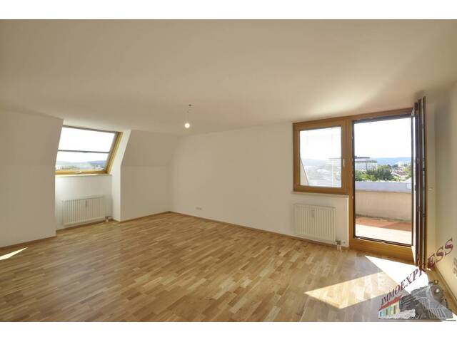Immobilie in Krems an der Donau - Willkommen über den Dächern der Stadt! Neu sanierte Dachterrassenwohnung mit Panoramablick in bester Lage nähe EKZ ALEX! - Bild 2