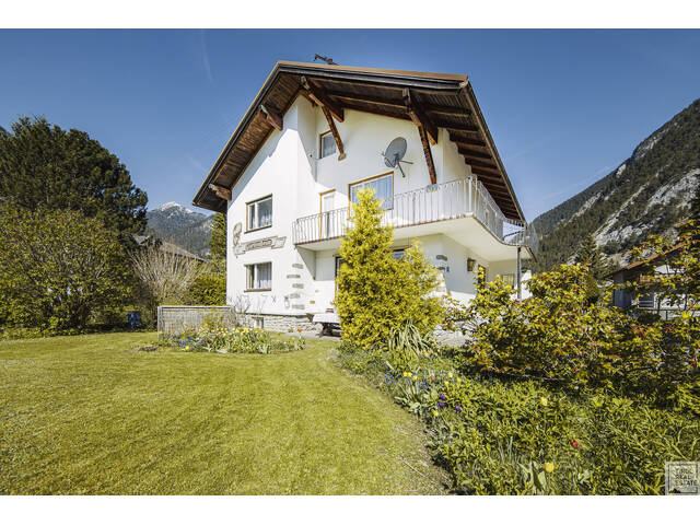 Immobilie in Nassereith - Wohnen mit Herz – Familienhaus auf großem Grundstück in ruhiger Lage – alt aber gepflegt - Bild 2