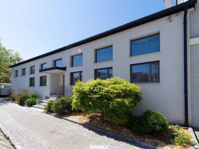 Immobilie in Weistrach - Hochwertige Luxusloft mit First-Class-Ausstattung im Herzen des Mostviertels! Koffer packen und einziehen! 245 m² € 1.832,- /m² - Bild 2