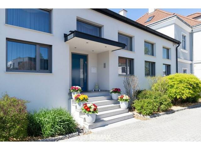 Immobilie in Weistrach - Hochwertige Luxusloft mit First-Class-Ausstattung im Herzen des Mostviertels! Koffer packen und einziehen! 245 m² € 1.832,- /m² - Bild 3