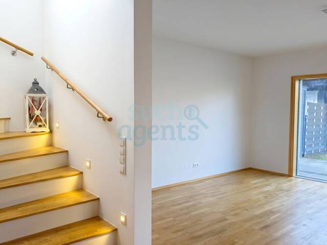 Immobilie in Wöllersdorf - Moderne Doppelhaushälfte mit Garten, Carport, Balkon und offener Wohnküche - Bild 2