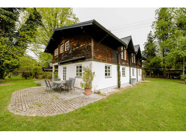 Immobilie in Mondsee - Ihr Zuhause am Mondsee – charmanter Altbau auf großzügigem Sonnengrundstück - Bild 0