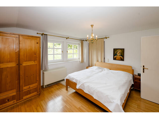 Immobilie in Mondsee - Ihr Zuhause am Mondsee – charmanter Altbau auf großzügigem Sonnengrundstück - Bild 4