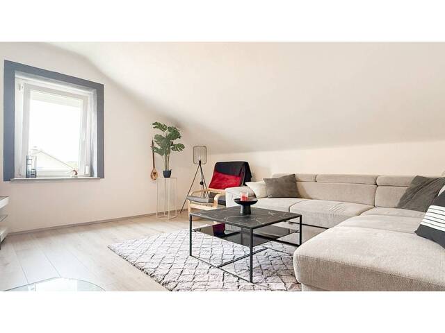 Immobilie in Lambach - Sanierte 2-Zimmer-Dachgeschosswohnung in Lambach - kompakt & modern - Bild 0