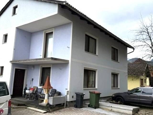 Immobilie in Sittersdorf - Wohnen, Natur & Freiraum vereint! Zweifamilienhaus mit Nebengebäuden, Landwirtschafts‑ und Forstflächen - Bild 1