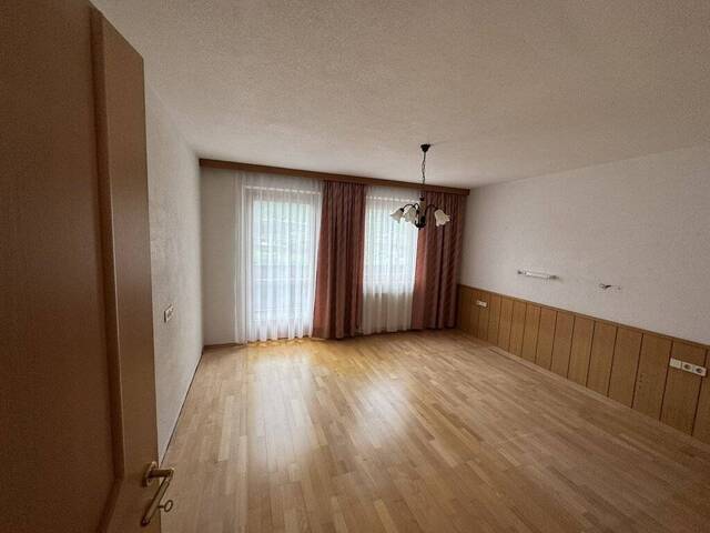 Immobilie in Hainzenberg - Traumhaftes Zweifamilienhaus im Zillertal: Alpines Wohnglück in erhabener Aussichtslage von Hainzenberg - Bild 3