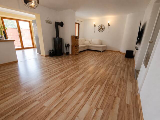 Immobilie in Hörbranz - Gartenwohnung mit Einfamilienhaus-Charakter – 190 m² Südgarten, Pool & großer Keller - Bild 2