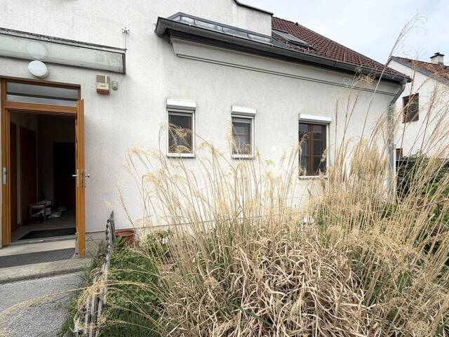 Immobilie in Unterrohrbach - Exklusive Wohneinheit im Eckreihenhaus mit Luxusgarten & Pool // Exclusive unit in a corner townhouse with a luxurious garden and pool // - Bild 1
