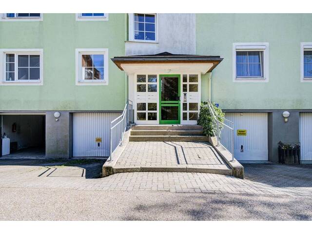 Immobilie in Lochen am See - Kapitalanlage: Vermietete Wohnung mit solider Rendite.4-Zimmer-Wohnung / Balkon / Keller / Garage / Stellplatz - Bild 3