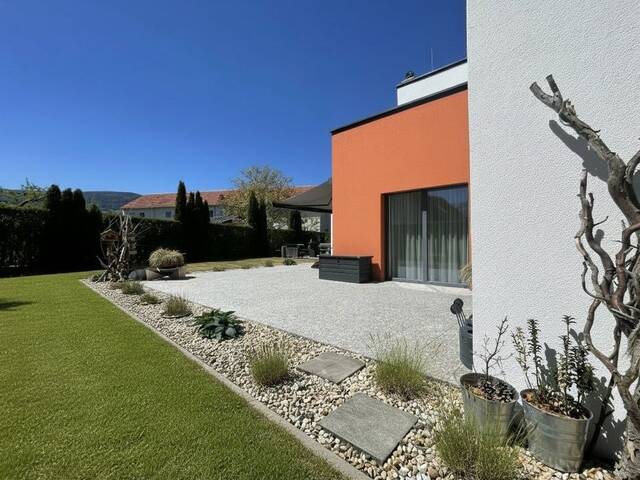Immobilie in Pöllau - Pöllau - Designerhaus mit Panoramadachterrasse, zwei Wohneinheiten und Premium Garagenlösung Platz für 5 Autos - sehr interessant für Oldtimer oder Luxusautos - Bild 1