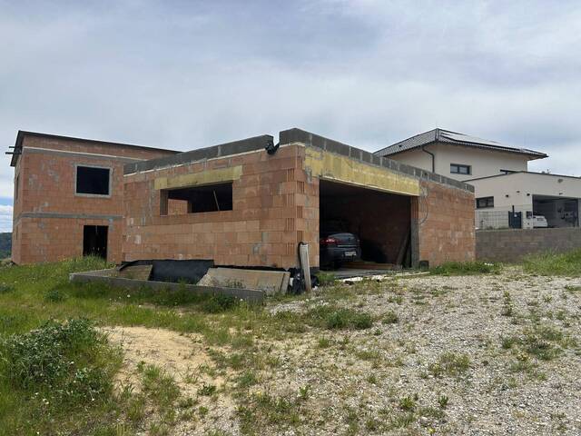 Immobilie in Pregarten - 2 Einfamilienhäuser in Pregartsdorf am Stadtrand von Pregarten- Rohbau- schlüsselfertig auf Anfrage - Bild 3