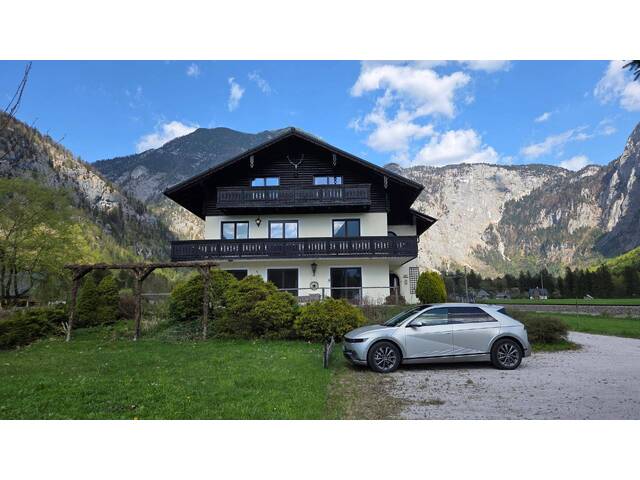 Immobilie in Obertraun - Großzügiges Wohnhaus mit Panoramablick und 3 separaten Wohnebenen in Obertraun - Bild 0