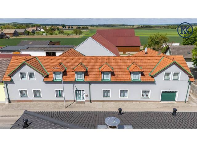 Immobilie in Schöngrabern - „Großzügiges Haus mit 10 Zimmern, ideal auch für zwei Familien geeignet.“ - Bild 1