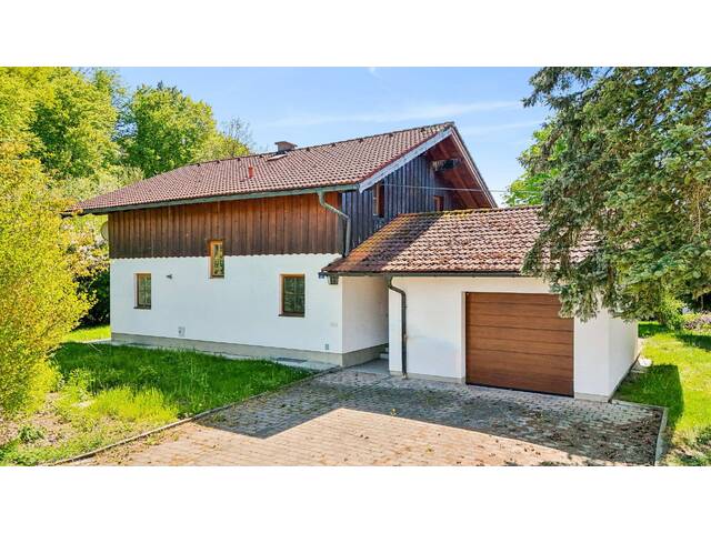 Immobilie in Lamprechtshausen - GEPFLEGTES EINFAMILIENHAUS MIT RENOVIERUNGSPOTENZIAL IN LAMPRECHTSHAUSEN - Bild 0