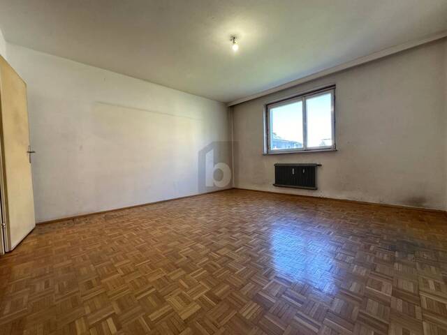 Immobilie in Wattens - RENOVIERUNGSBEDÜRFTIGE WOHNUNG MIT OST- UND WESTBALKON UND IDEALER RAUMAUFTEILUNG - Bild 2