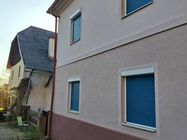 Immobilie in Bleiburg - K3 - GROSSES WOHNHAUS UND NEBENGEBÄUDE. Historischer Altbau. Grund 2,4 ha. Alleinlage. Renovierungsbedarf. - Bild 0