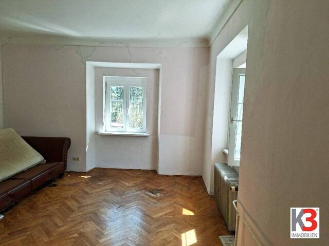Immobilie in Bleiburg - K3 - GROSSES WOHNHAUS UND NEBENGEBÄUDE. Historischer Altbau. Grund 2,4 ha. Alleinlage. Renovierungsbedarf. - Bild 4