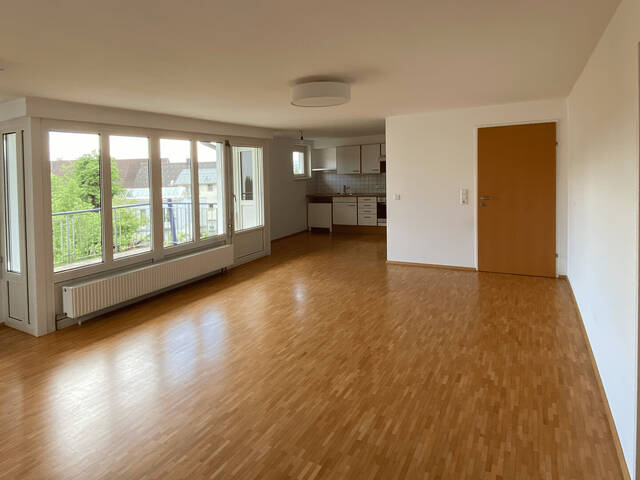 Immobilie in Schwarzach - Sonnige 3-Zimmer-Dachgeschosswohnung im Zentrum von Schwarzach - Bild 2
