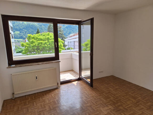 Immobilie in Jenbach - Sonnige 2-Zimmer-Wohnung mit Süd-West-Balkon & Tiefgarage im Zentrum von Jenbach - Bild 2