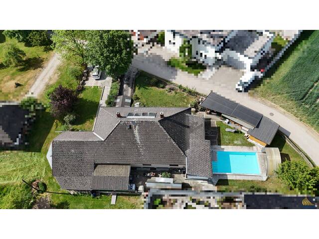 Immobilie in Hinterholz - Großzügiger Bungalow mit Wellnessparadies und traumhaftem Außenbereich - Bild 2